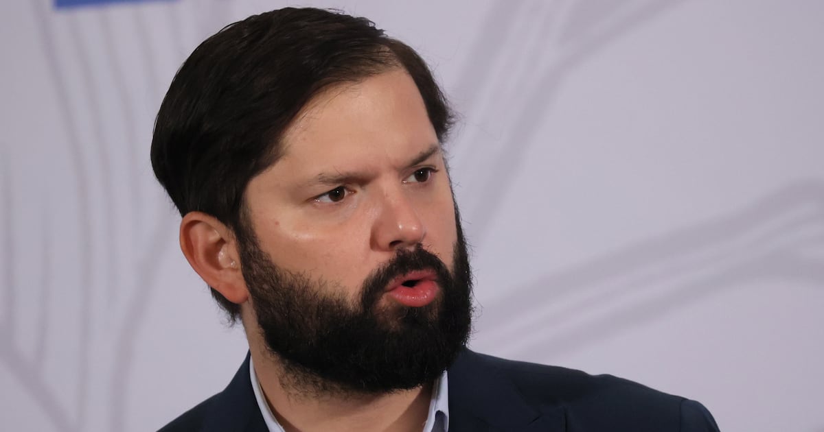 Dardo a Matthei, “negacionismo” en el Congreso y compromiso por sitios de memoria: Boric en Día del Detenido Desaparecido