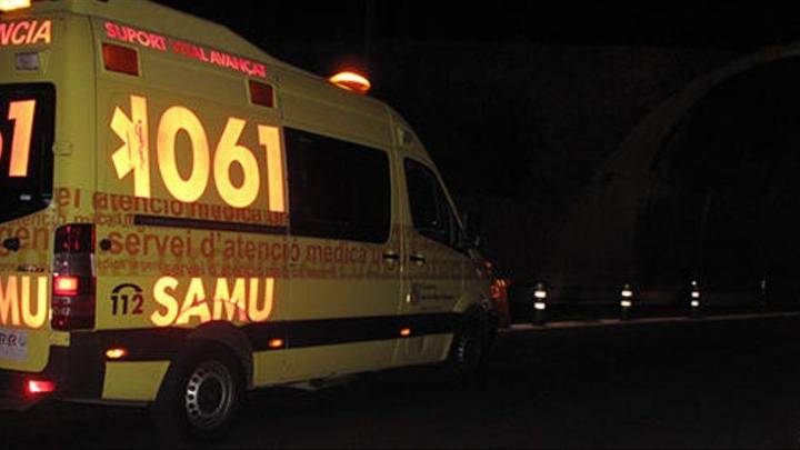 Un motorista de 43 años, herido grave tras chocar contra un coche en Coll d'en Rabassa