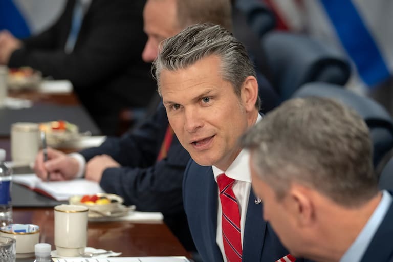 Con en despliegue de la Guardia Nacional en Washington, Trump vuelve a involucrar a los militares en temas políticos