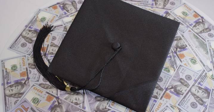New IL law will help people refinance private student loans