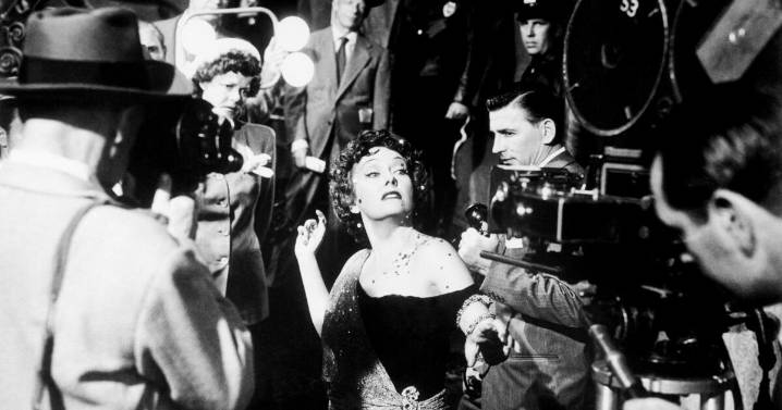 Review: ‘Sunset Boulevard’ celebrates and critiques Hollywood. Is that why Trump is such a fan?