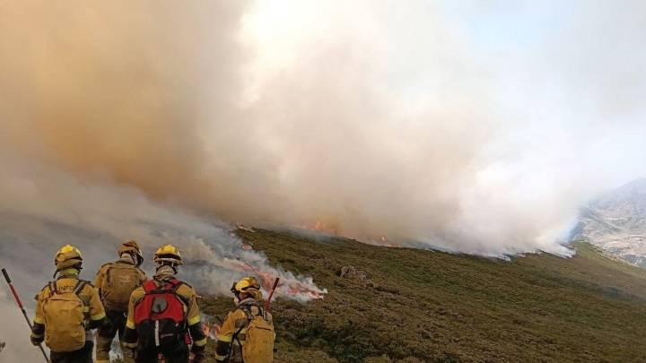El incendio de Canalejas en León sigue sin control y arrasa ya 6.000 hectáreas