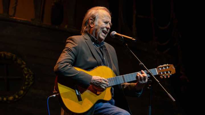 Serrat volverá a los escenarios el 22 de noviembre en una gala benéfica en Menorca