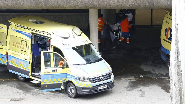 Catorce horas esperando una ambulancia para volver a Lalín tras recibir el alta en el Clínico de Santiago