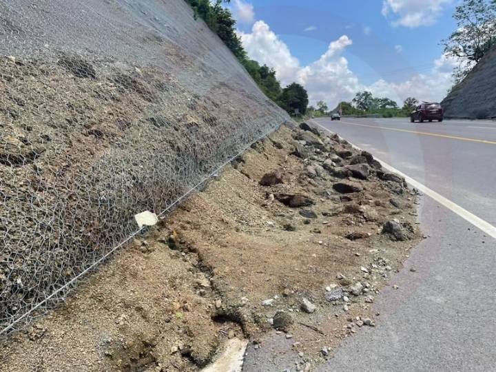 Derrumbes en la Carretera Tamazunchale-Matlapa, sin atención de la SCT