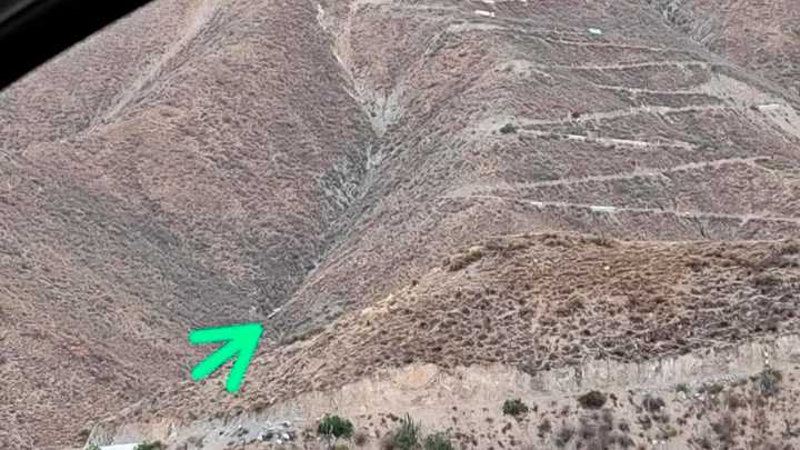 Ocupantes de vehículo se salvan de milagro tras caer a quebrada en Cháparra