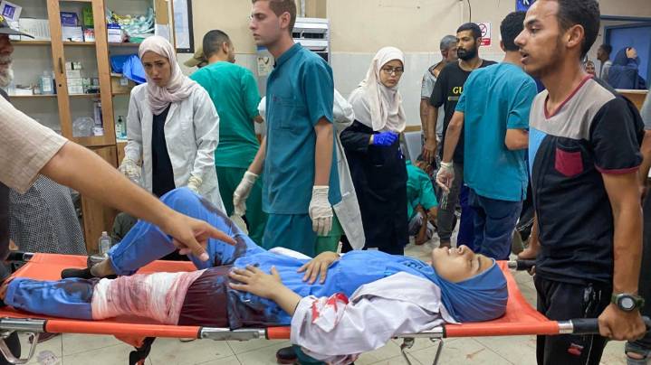 Israel bombardeó el hospital más grande del sur de Gaza: hay 15 muertos, 4 de ellos periodistas y 1 rescatista