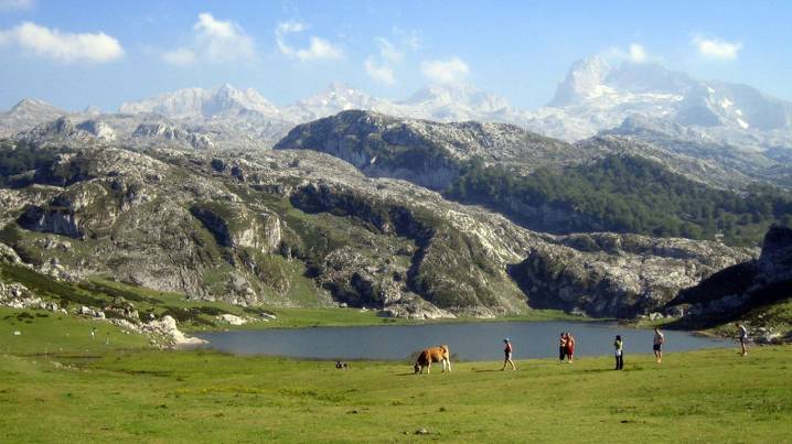 El embajador de Japón en España celebra el Día Mundial de los Lagos con protagonismo asturiano
