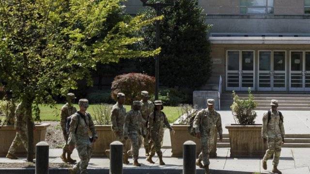 Desplegada por Trump en Washington, la Guardia Nacional ya efectúa arrestos