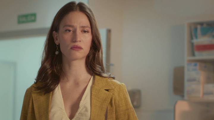 César se recupera de sus heridas y Amanda le pide que le cuenta la verdad: “Sé que eres el hijo de Roberto Hurtado