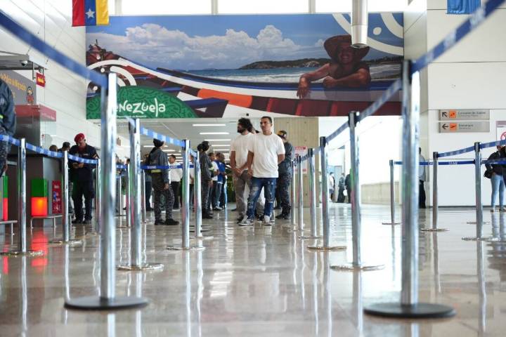 Más de 100 venezolanos regresan al país a través del Plan Vuelta a la Patria