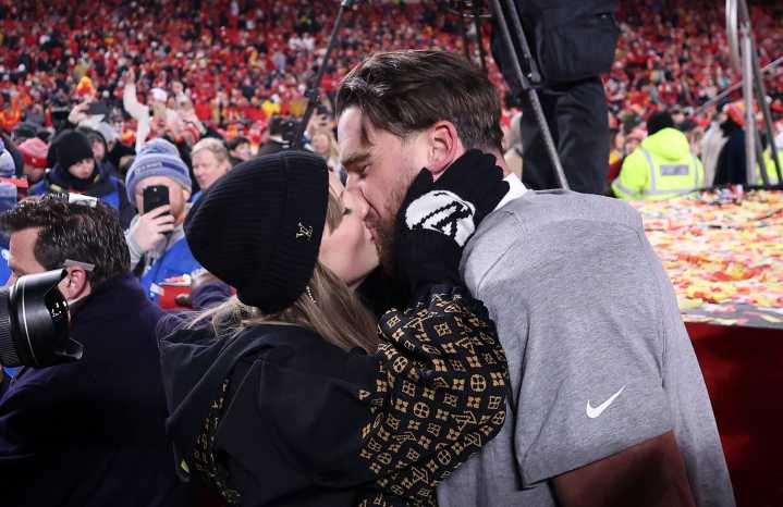 Taylor Swift & Travis Kelce: Officially Engaged!