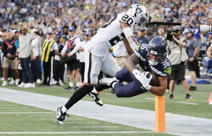 Photos: Seahawks kick off preseason against Raiders