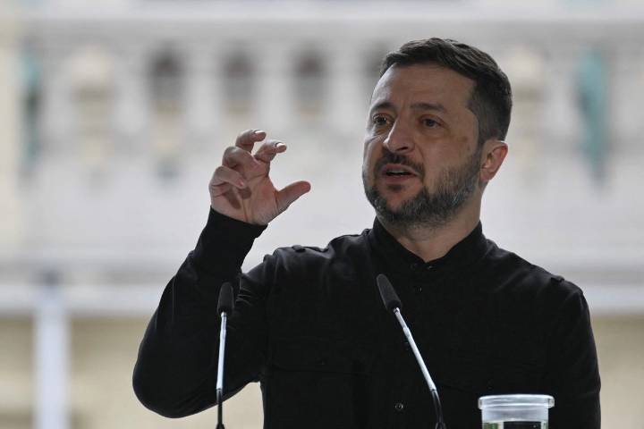Zelensky convoca a militares de alto rango para analizar la situación en el frente de guerra