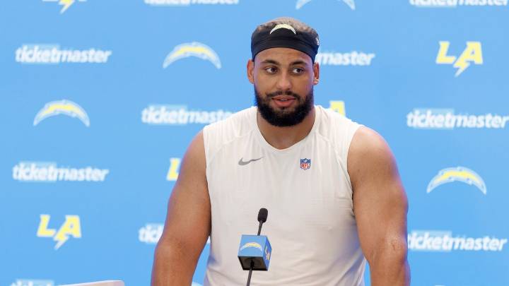 Chargers' Rashawn Slater suffers season-ending leg injury weeks after contract extension