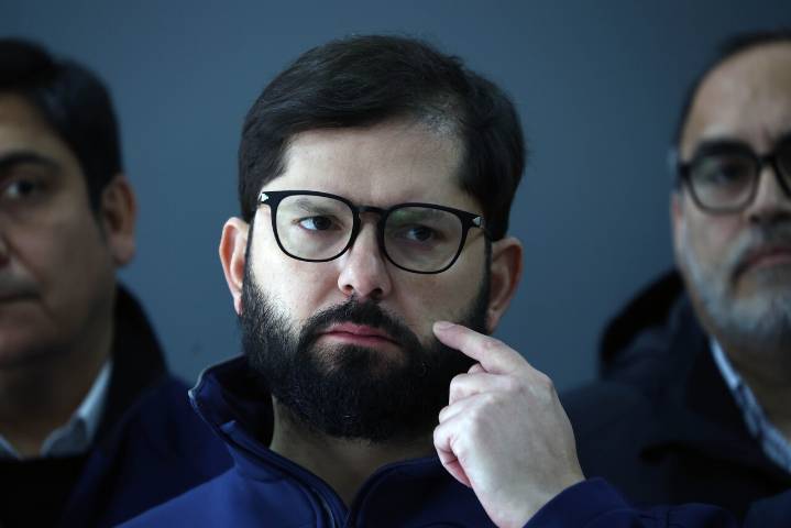 Bloomberg lapida gestión de Gabriel Boric y la califica como "decepción política"