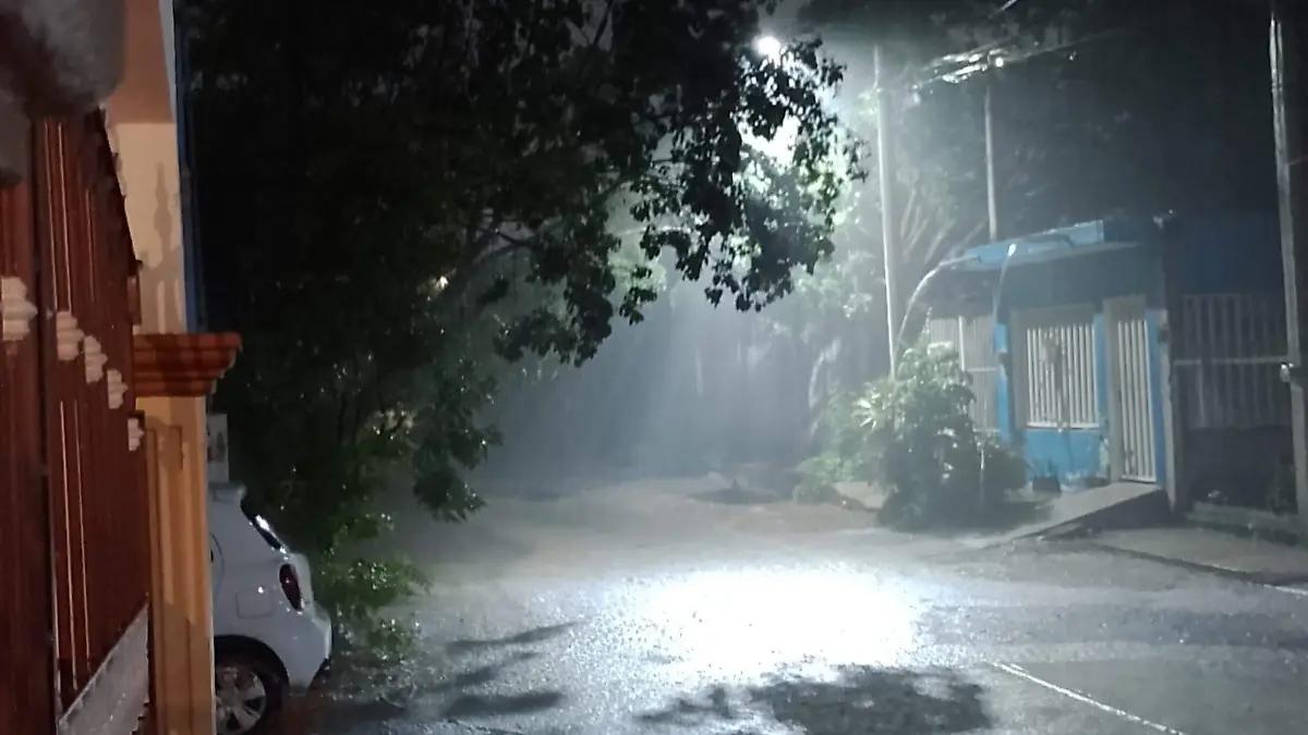 Mazatlán recibe una intensa lluvia con tormenta eléctrica esta noche