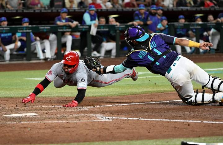 Reds drop a chance to keep up in Wild Card race with loss to Diamondbacks