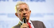 Así fue el primer acto público de Álvaro Uribe tras quedar en libertad: Vamos a ganar tranquilamente