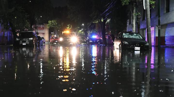 Amanece inundada la CDMX tras lluvias durante la madrugada; checa zonas afectadas