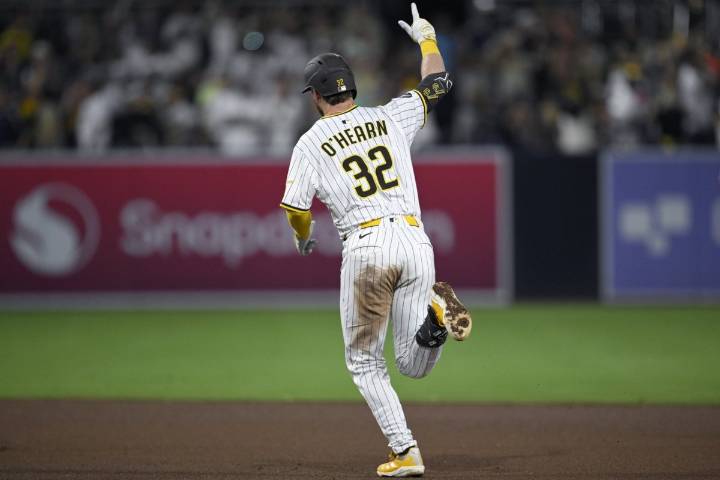 Sheets hits 2 of San Diego's 4 homers, Tatis robs Devers as the Padres beat the Giants 8