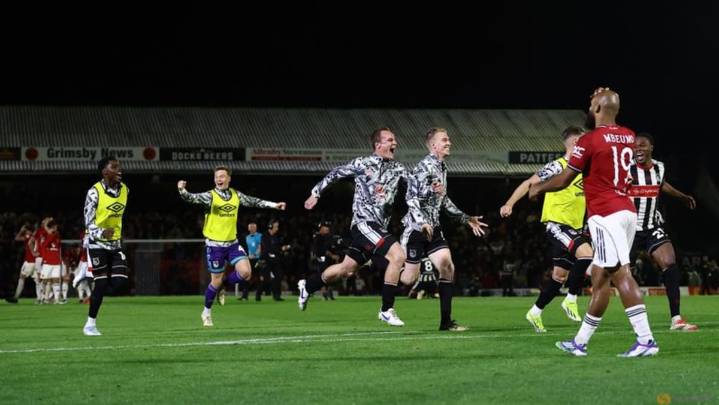 Grimsby knock Man Utd out of League Cup on penalties