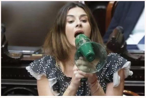 Francos acusó a Pagano de "inexperta" y la diputada le respondió con denuncias de corrupción
