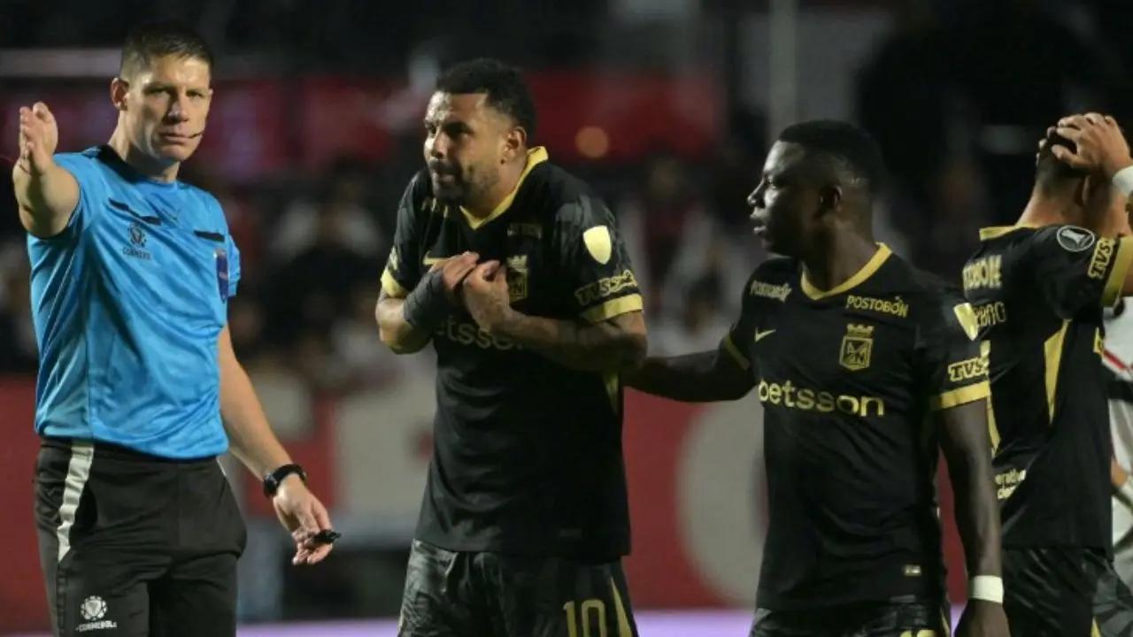 Revelan imagen de Edwin Cardona y lo que causó su expulsión en Sao Paulo vs Nacional