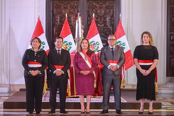 Presidenta Dina Boluarte toma juramento a tres nuevos ministros de Estado