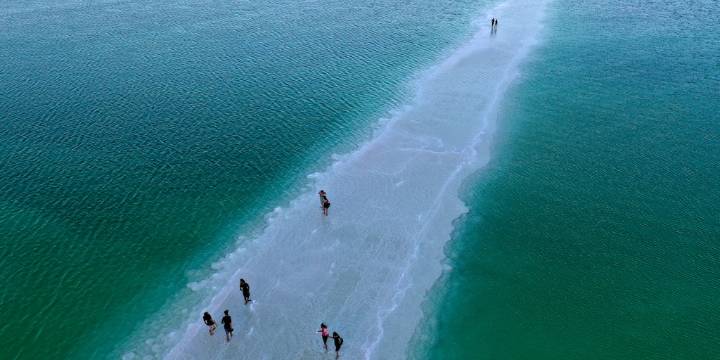Los misterios del Mar Muerto: cómo se forman sus impresionantes estructuras de sal
