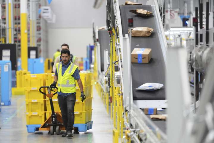 Why is Microsoft soaring while Amazon sinks? AI growing pains