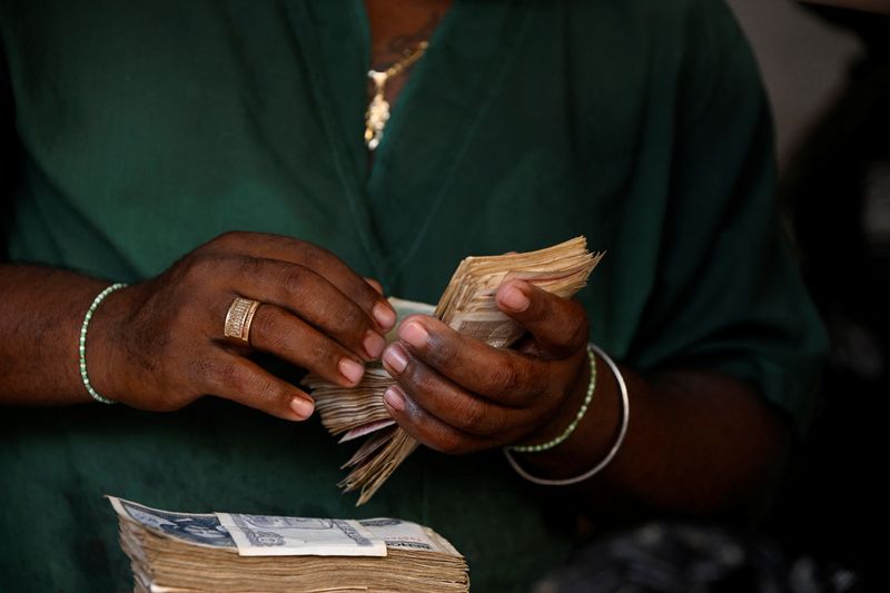 Cuban currency hits record low as dollarization gains ground