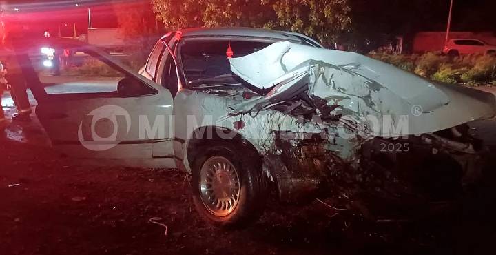 Conductor muere tras chocar contra muro y salir proyectado en la Morelia
