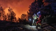 Los incendios de Las Médulas y La Cabrera en León se juntan: así ataca la UME el fuego