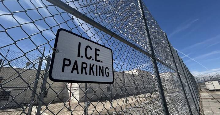 The Roundhouse Report: Immigration detention in Democratic lawmakers' sights