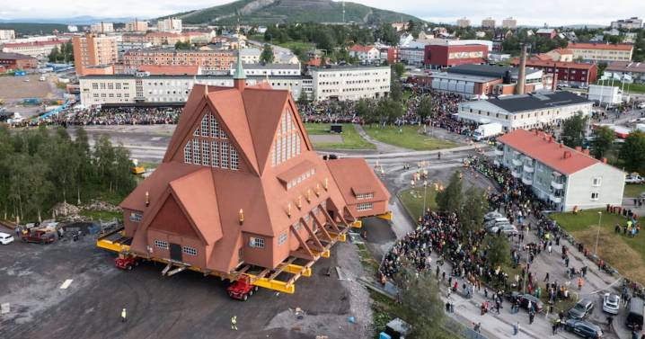 Timelapse: así fue el traslado de una centenaria iglesia en Suecia