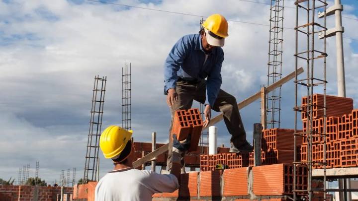 Aseguran que construir una casa cuesta casi $1,5 millones por metro cuadrado