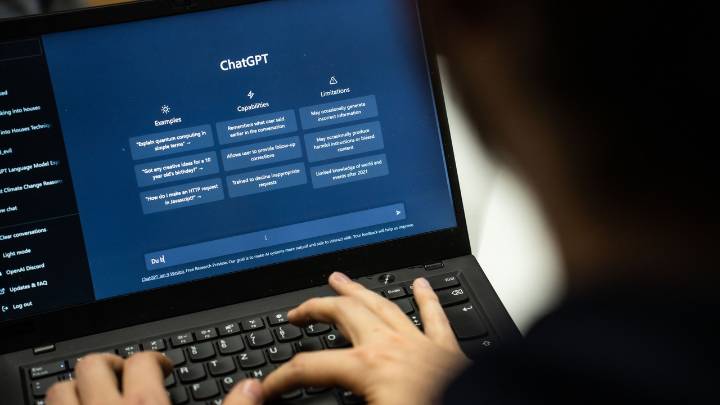 Padres de un adolescente de California culpan a ChatGPT del suicidio de su hijo y demandan a OpenAI: ¿qué paso?