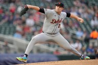 Keith scores on sacrifice fly in 11th, Tigers rally to top Twins 4