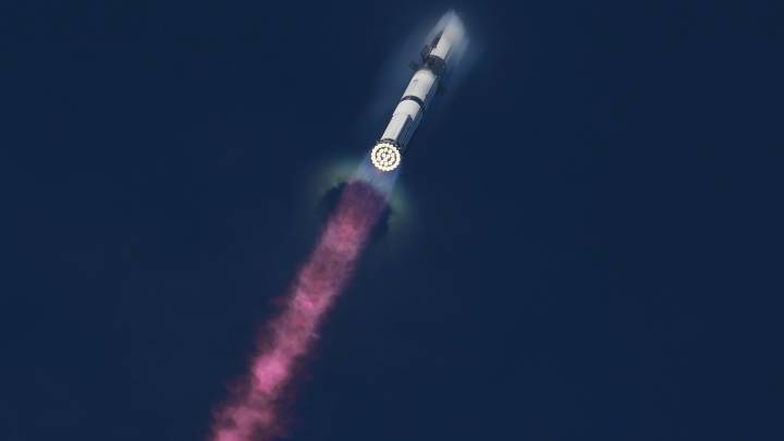 Latest launch of SpaceX's Starship deploys 8 dummy satellites, then splashes down into Indian Ocean