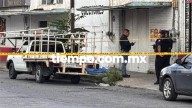 Murió hombre recargado en poste en el Centro