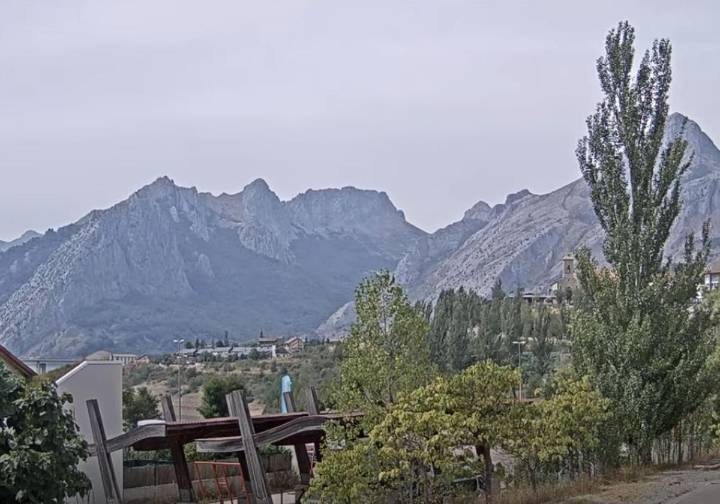 Más frío y primeros copos de nieve en las cumbres de León