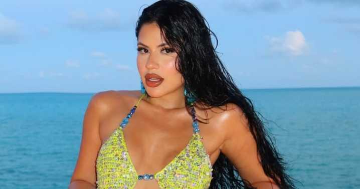 La Dura deslumbra en Instagram con look veraniego caribeño