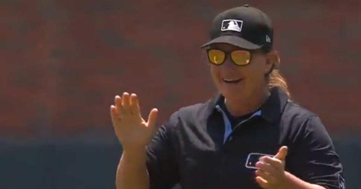 Jen Pawol hace historia como la primera mujer árbitra en un juego de la MLB