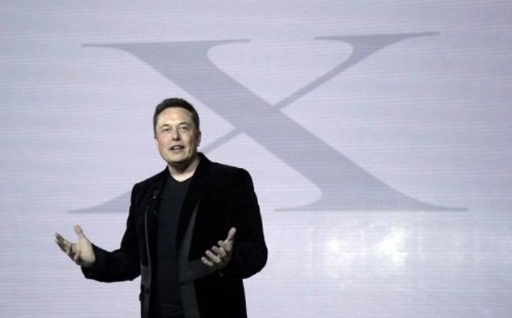 Demanda Musk a Apple y OpenAI por sofocar competencia en mercados