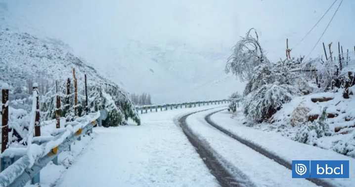 Nevazones tiñen de blanco el Valle del Elqui: autoridades llaman a evitar traslados