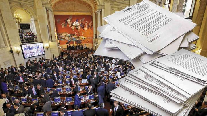 El Observatorio Fiscal de la Universidad Javeriana alerta que el presupuesto para 2026 no se ajusta al plan financiero inicial