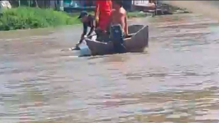 Niña de 3 años muere ahogada en un río, su padre la lanzó desde un ferry tras una discusión con su esposa