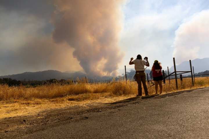 Firefighters battle wildfire in California's Napa Valley