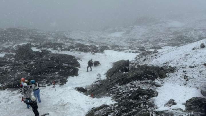 VIDEO | Inesperada nevada sorprende en el Pico Espejo y cautiva a los visitantes en el estado Mérida #23Ago